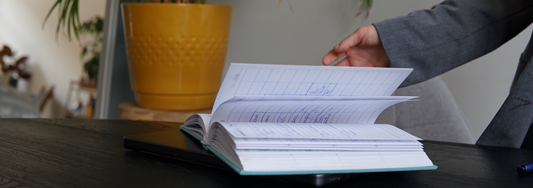 Waarom papier beter werkt dan apps (en wat de wetenschap zegt)